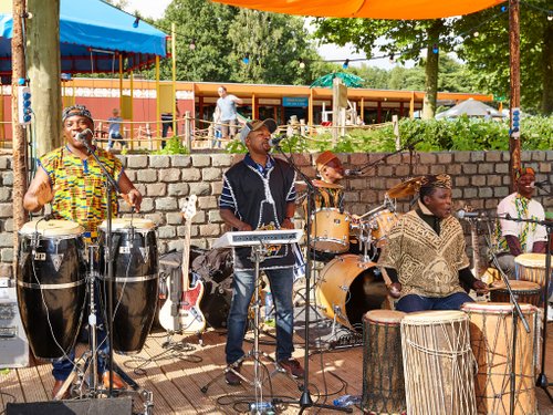 <h4>Beleef Afrikaans entertainment</h4>