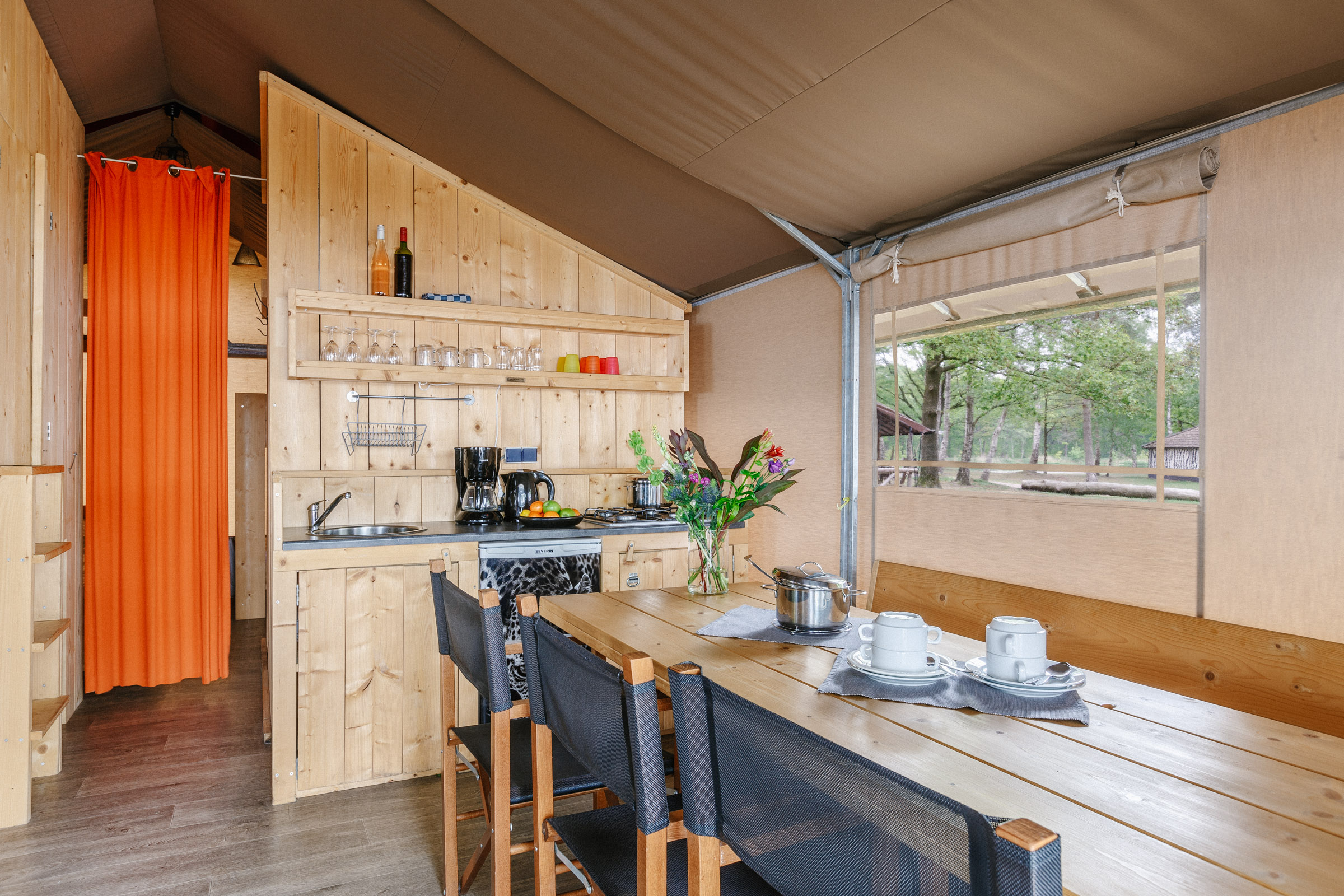romantisch sticker schoorsteen Stay the night in a 6-person Big Five Safari Tent | Beekse Bergen